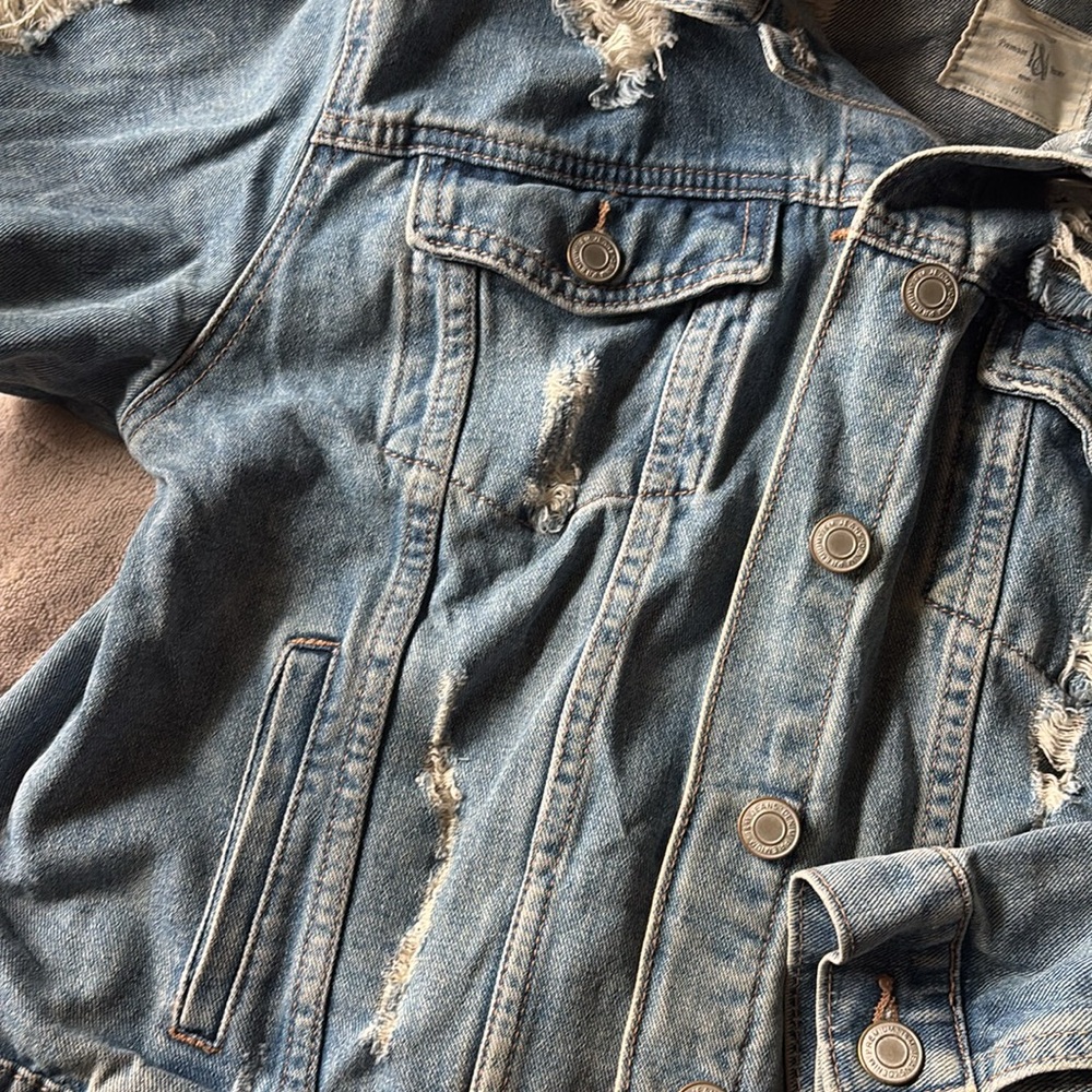 Distressed Jean jacket - Picture 2 of 8